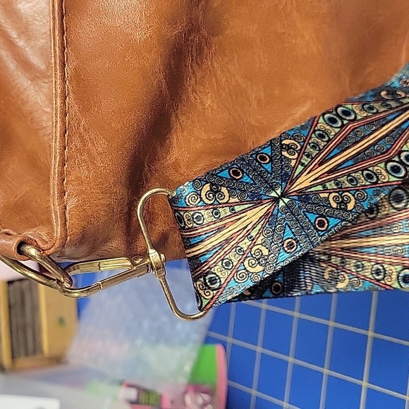 Brown Pleather Shoulder Bag Pattern 44" Adjustable Strap 13" x 9" x 3.5" - Picture 3 of 8